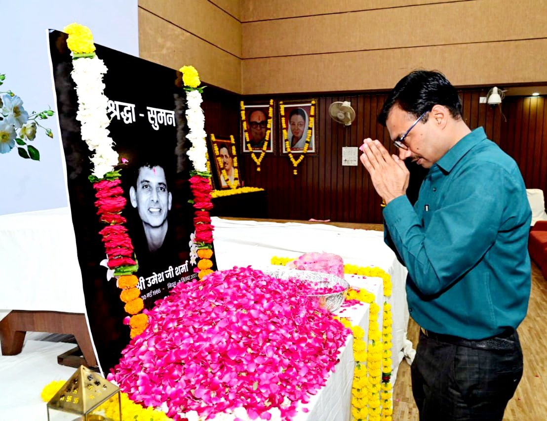 sunilshri19's tweet photo. भाजपा के प्रखर प्रवक्ता रहे आदरणीय उमेश शर्मा जी को आज भाजपा प्रदेश कार्यालय में श्रद्धा सुमन अर्पित किए। @BJP4MP https://t.co/3KnMaFecHk