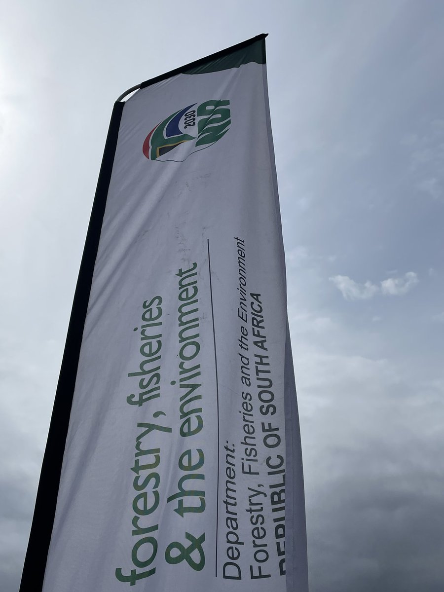 environmentza's tweet photo. After heavy rain hit some parts of the Eastern Cape province for the past 3 days, the #DFFE together with @WinnieMM_LM is today in Bizana extension 1 to restore the area to its clean state. #GoodGreenDeeds #ArborMonth https://t.co/dN2R1YoxGI