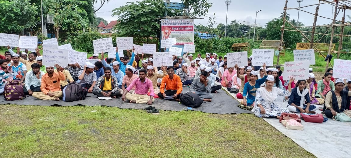 Adivasi_Yuth's tweet photo. बेमुदत ठिय्या आंदोलनाचा तिसरा दिवस
पेसा जिल्ह्यातील 13 जिल्हे
#शिक्षकभरतीपेसा
#दुसऱ्याTAITचेआयोजनबाबत @mieknathshinde @Dev_Fadnavis @surmayu @AjitPawarSpeaks @BadeVilas @Narhari_Zirwal @RavindraAmbekar @bbcnewsmarathi @Mpsc_Andolan @zee24taasnews @abpmajhatv https://t.co/dHreHrW4hI