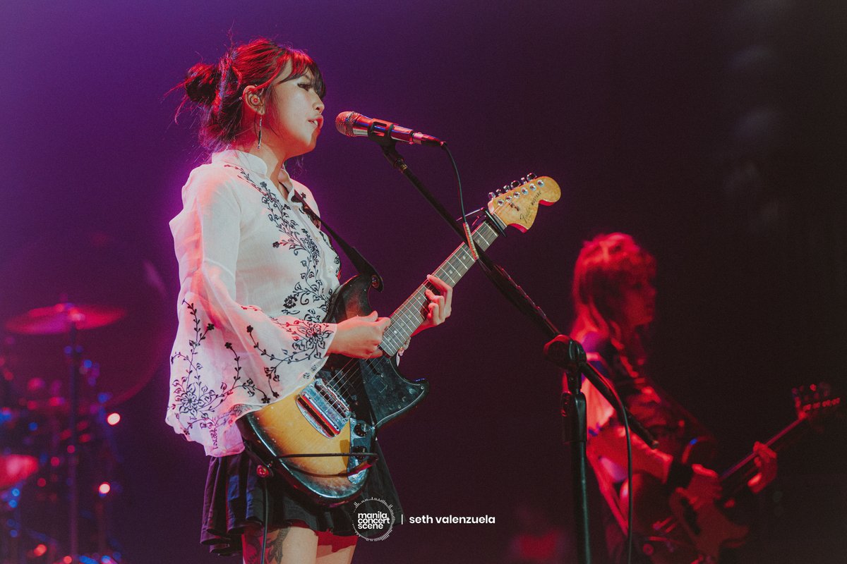 manilaconcerts's tweet photo. A warm Manila welcome to our home girl, @beabad00bee. The singer-songwriter’s recent show was a riot! Sound off if you were part of this energetic crowd who danced with her?

beabadoobee live in Manila was presented by @livenationph 

📷: @sethvlnzla https://t.co/zAtPXQQEb4