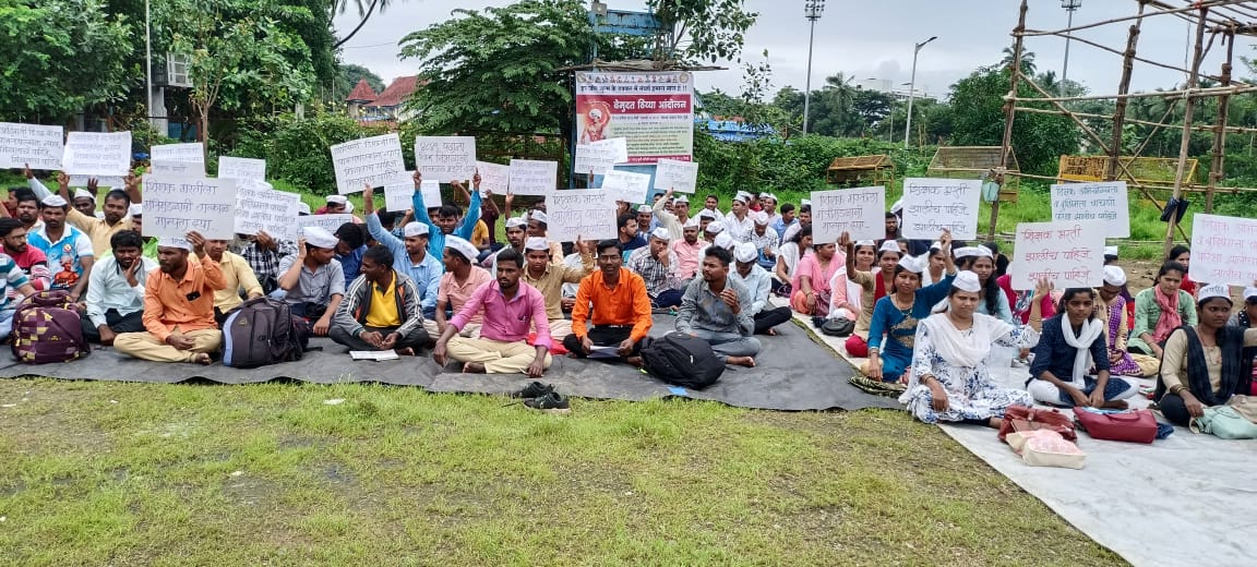 Adivasi_Yuth's tweet photo. बेमुदत ठिय्या आंदोलनाचा तिसरा दिवस
पेसा जिल्ह्यातील 13 जिल्हे
#शिक्षकभरतीपेसा
#दुसऱ्याTAITचेआयोजनबाबत @mieknathshinde @Dev_Fadnavis @surmayu @AjitPawarSpeaks @BadeVilas @Narhari_Zirwal @RavindraAmbekar @bbcnewsmarathi @Mpsc_Andolan @zee24taasnews @abpmajhatv https://t.co/dHreHrW4hI