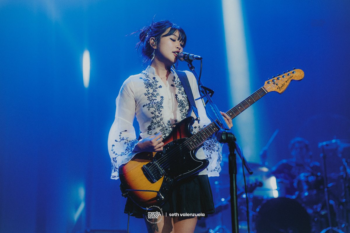 manilaconcerts's tweet photo. A warm Manila welcome to our home girl, @beabad00bee. The singer-songwriter’s recent show was a riot! Sound off if you were part of this energetic crowd who danced with her?

beabadoobee live in Manila was presented by @livenationph 

📷: @sethvlnzla https://t.co/zAtPXQQEb4