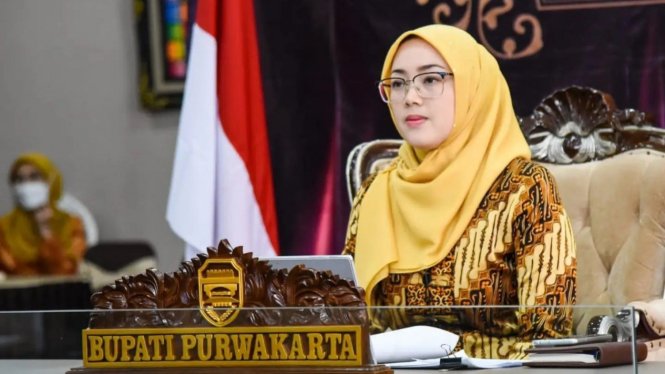 VIVAcoid's tweet photo. Bupati Purwakarta Gugat Cerai Dedi Mulyadi https://t.co/wW2Bnf0Cfk https://t.co/kFSmhisa70