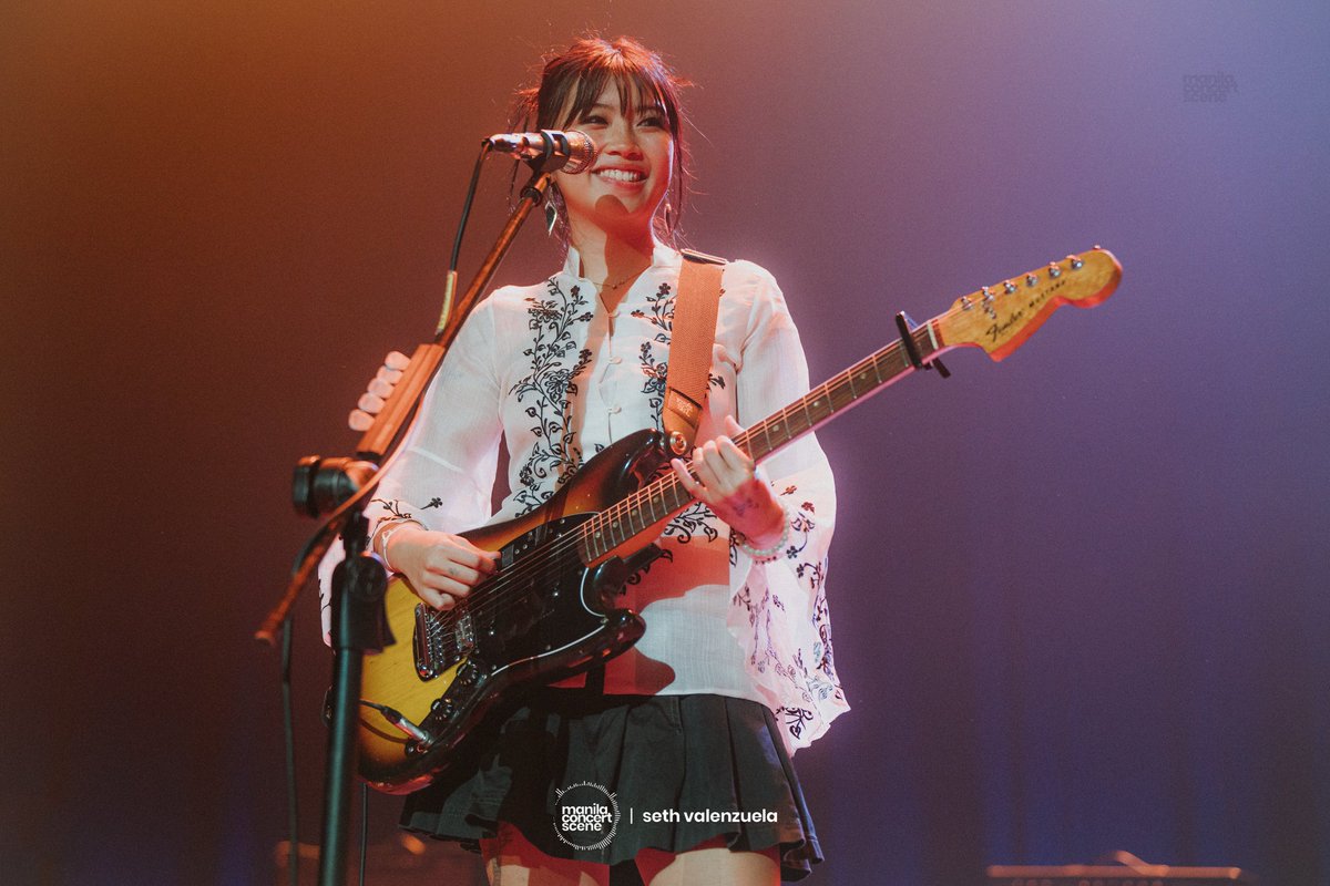 manilaconcerts's tweet photo. A warm Manila welcome to our home girl, @beabad00bee. The singer-songwriter’s recent show was a riot! Sound off if you were part of this energetic crowd who danced with her?

beabadoobee live in Manila was presented by @livenationph 

📷: @sethvlnzla https://t.co/zAtPXQQEb4