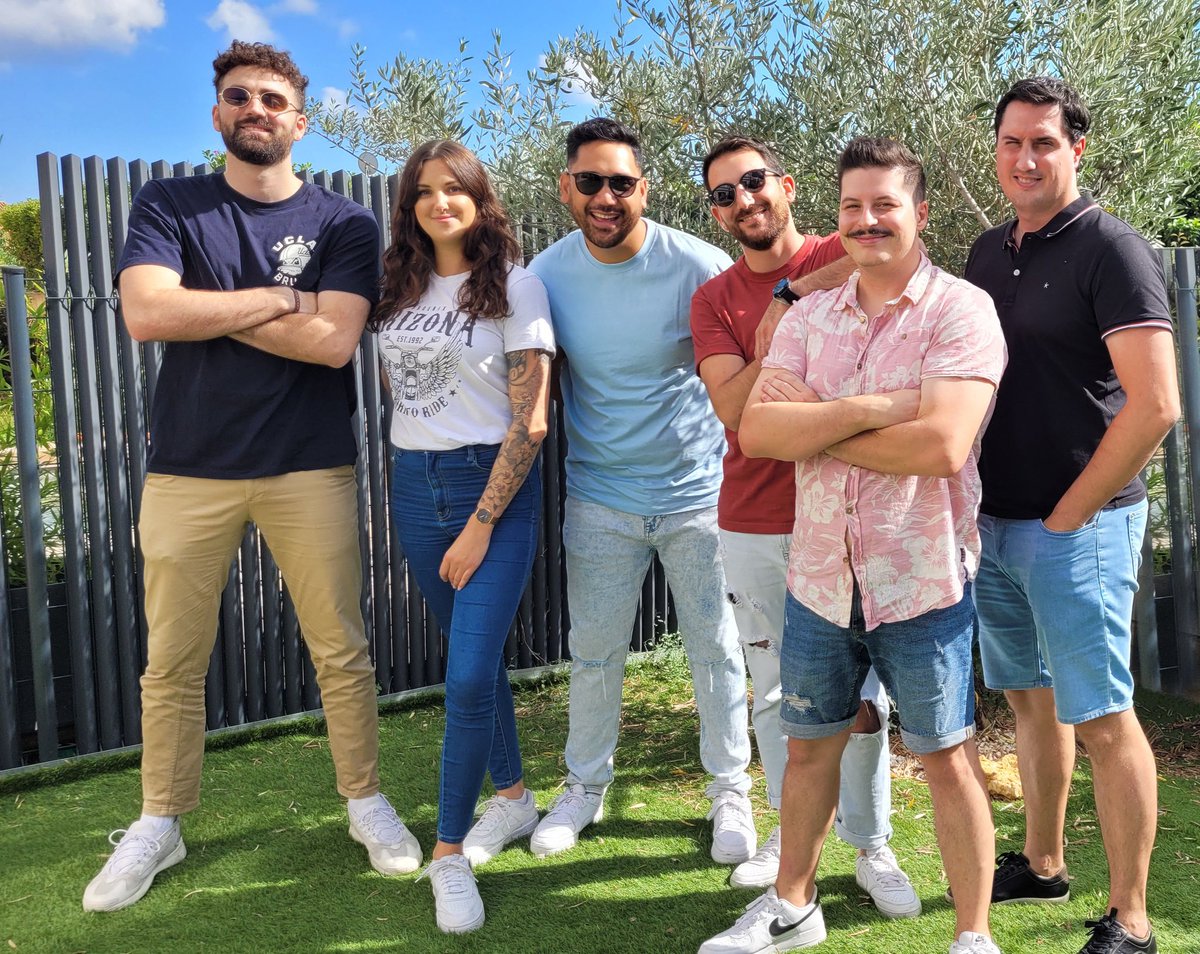 LMoyens's tweet photo. Les zamissss on est à j-3 du live 24h/la rentrée des grands moyens.
Vous êtes chauds patate ?!
Eux ils le sont 🤩
#live24h #Montpellier https://t.co/zsswEWrONd