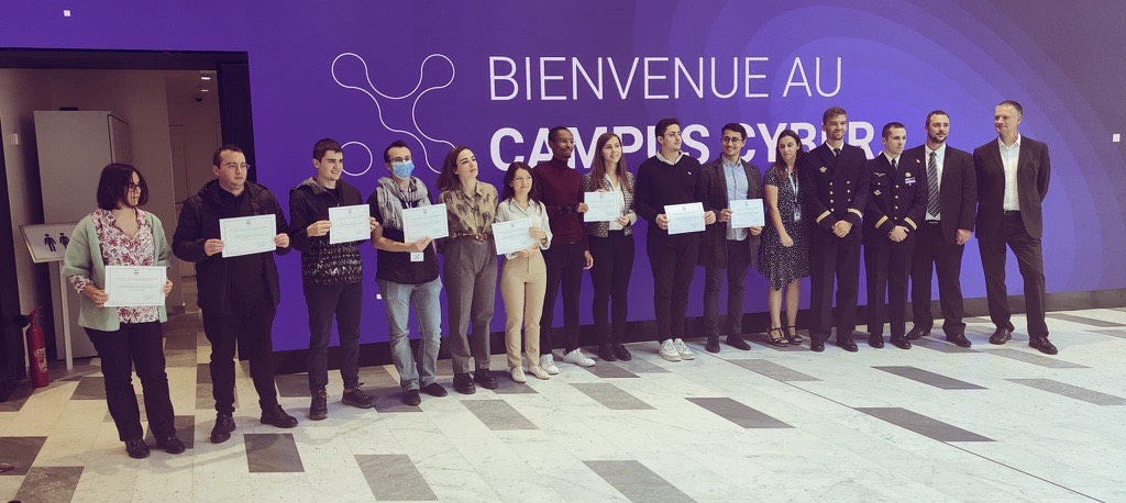 esiea_school's tweet photo. 🚀Après deux années de suspension, Guillaume Poupard (Directeur Général de l'@ANSSI_FR, a pu de nouveau remettre en main propre leur titre d'#Expert en Sécurité des Systèmes d'Information (#ESSI) aux #diplômés 2022.
✨Un grand bravo aux lauréats #MSSIS 2020-2021! 
#esiea #cfssi https://t.co/HCXjHRKovk
