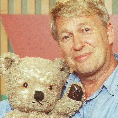 Vale actor and TV presenter John Hamblin. Has sadly died back in his home town of Tasmania. Best remembered as a long time #PlaySchool TV show presenter over many years. TV credits include #CaseForTheDefence #TheRestlessYears #TheYoungDoctors #SonsAndDaughters #GP