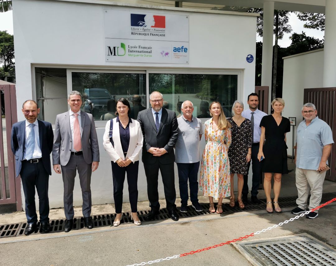 lfiduras's tweet photo. Visite au #LfiDuras de M. Ronan Le Gleut, Sénateur des Français de l'étranger accompagné de Mme PAVILLON-GROSSER, Consule générale de France, de M. Pollet et de Mme Vincent. Rencontres fructueuses avec l'équipe de direction, les représentants de parents et quelques élèves. https://t.co/XxO91dkkEh