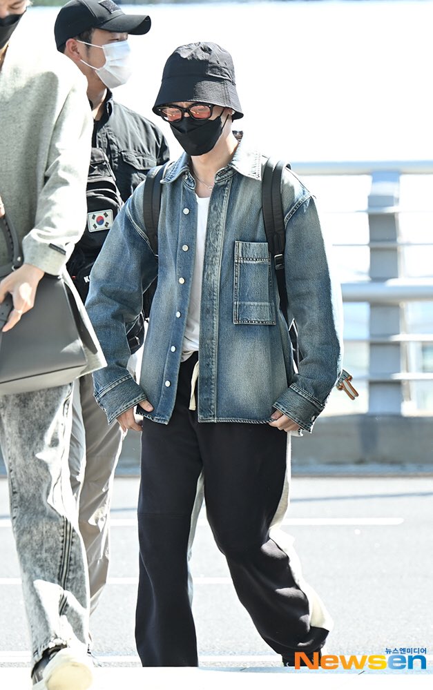 NeoMomentZone's tweet photo. [220921] @WayV_official 
#KUN #钱锟 #쿤

at Incheon Airport heading to Indonesia   

#NCT #WayV #NMZ_WayV https://t.co/MpoilWgBDq