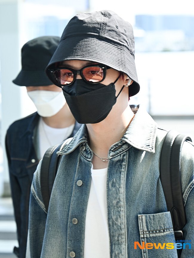 NeoMomentZone's tweet photo. [220921] @WayV_official 
#KUN #钱锟 #쿤

at Incheon Airport heading to Indonesia   

#NCT #WayV #NMZ_WayV https://t.co/MpoilWgBDq