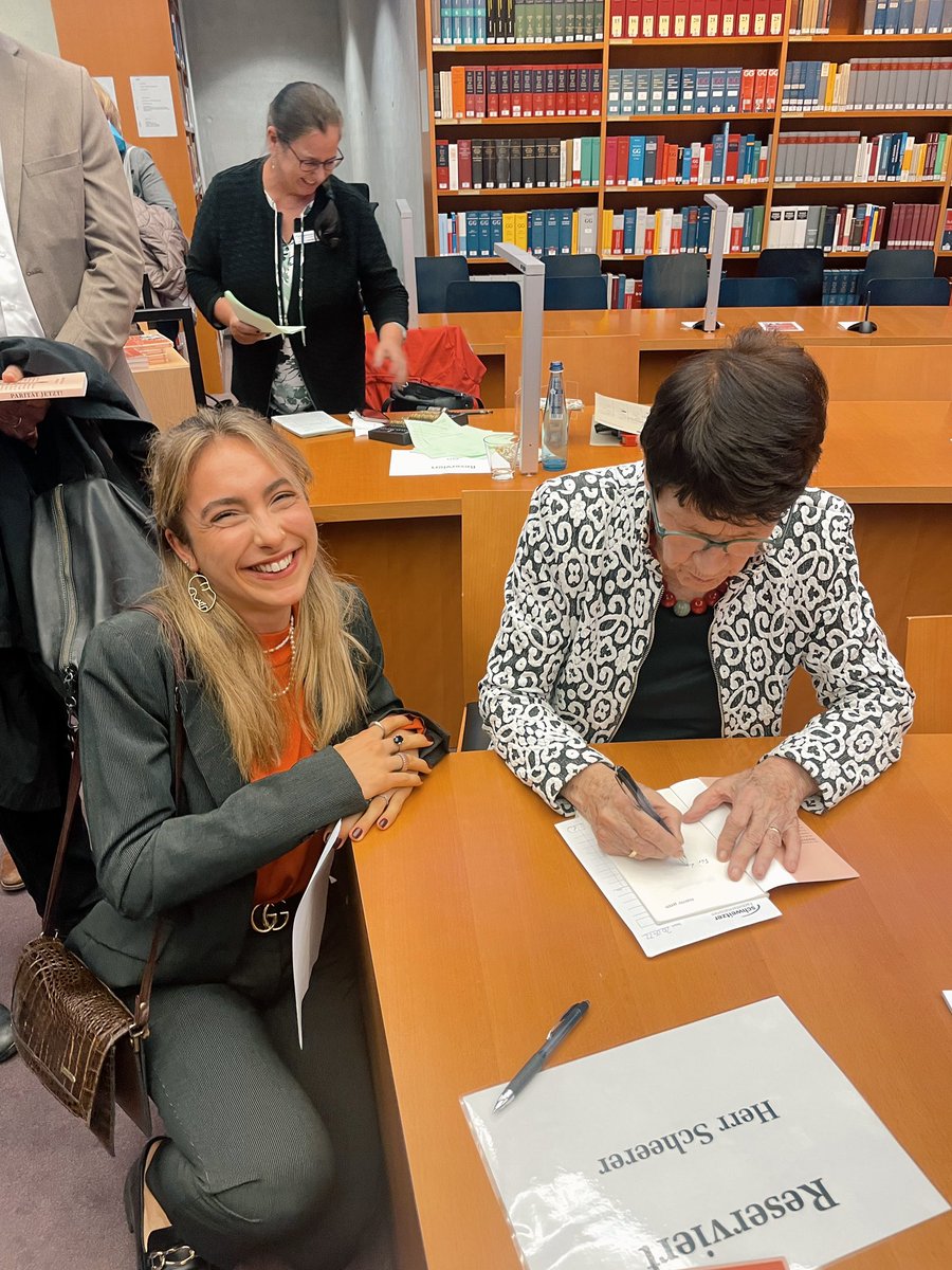 Meine Geduld ist am Ende: 
Ohne verbindliche Regelungen kommen wir nie zu einer paritätischen Gleichberechtigung im #Bundestag! 

➡️ Danke, Rita Süssmuth und <a href="/baerbelbas/">Bärbel Bas</a> für die Diskussion, ich hoffe ich schreibe auch mit 85 eine Streitschrift 🔥 #Parität #jetzt