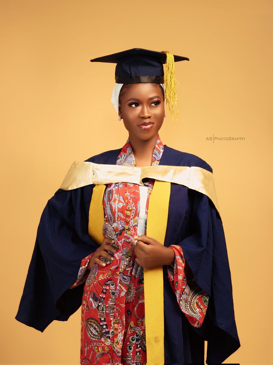 debolahhhh's tweet photo. HAPPY CONVOCATION TO ME 🎉🥂🥰❣️❤️ https://t.co/TD8sIEP3SU