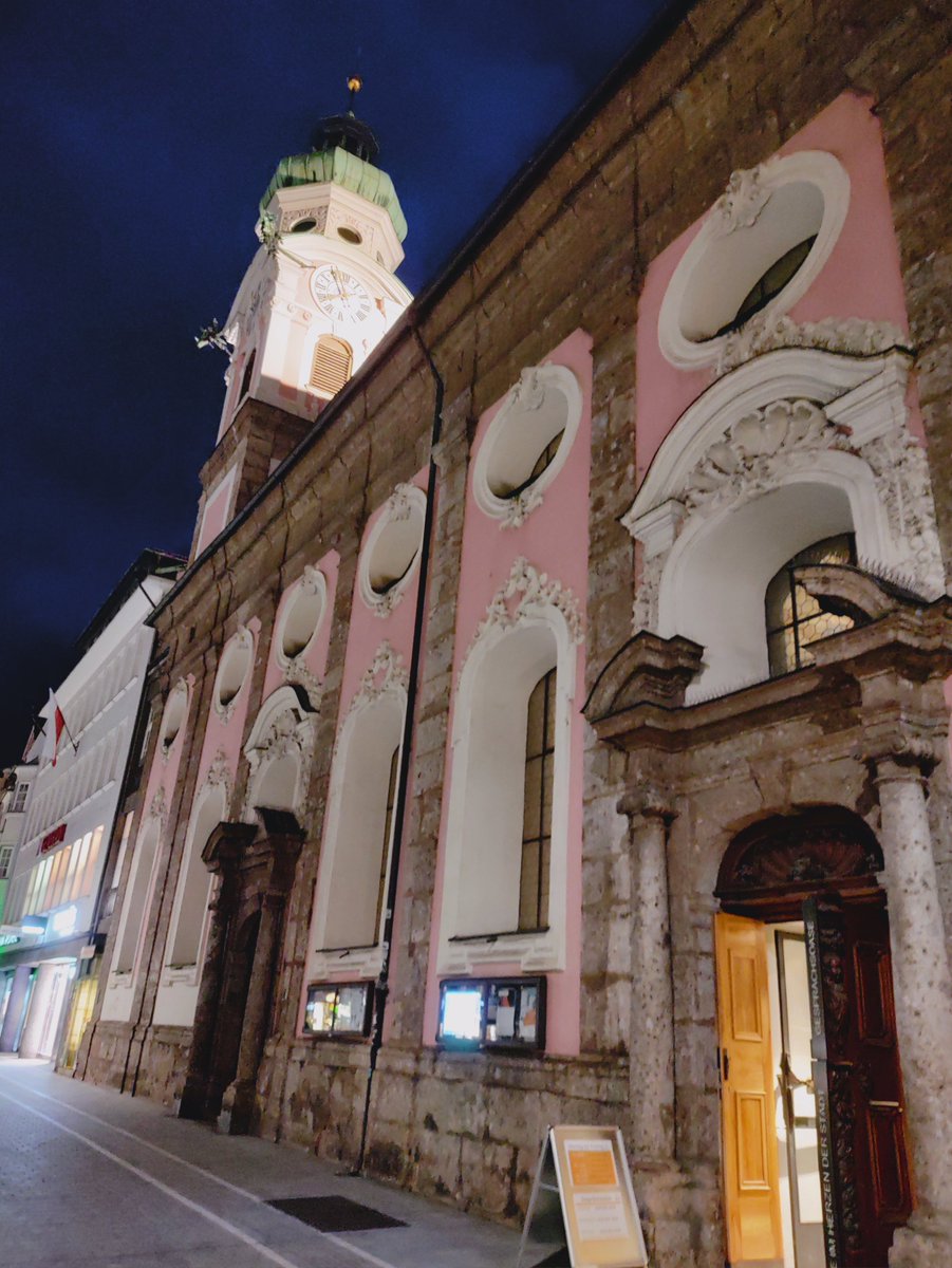VAAVerein's tweet photo. Gestern Abend Kulturstammtisch in der Spitalskirche in Innsbruck und am Heimweg noch das Goldene Dachl. https://t.co/RjYxTQapCV
