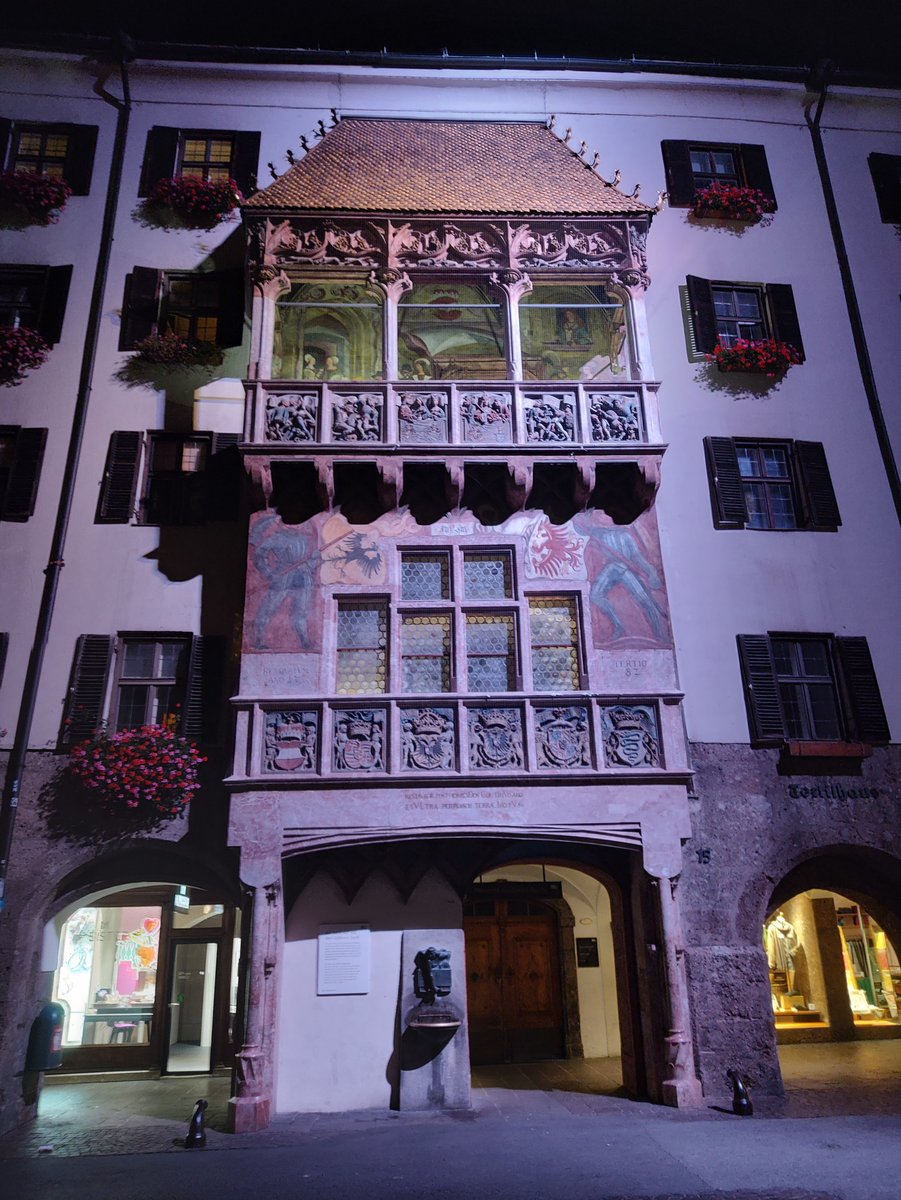 VAAVerein's tweet photo. Gestern Abend Kulturstammtisch in der Spitalskirche in Innsbruck und am Heimweg noch das Goldene Dachl. https://t.co/RjYxTQapCV