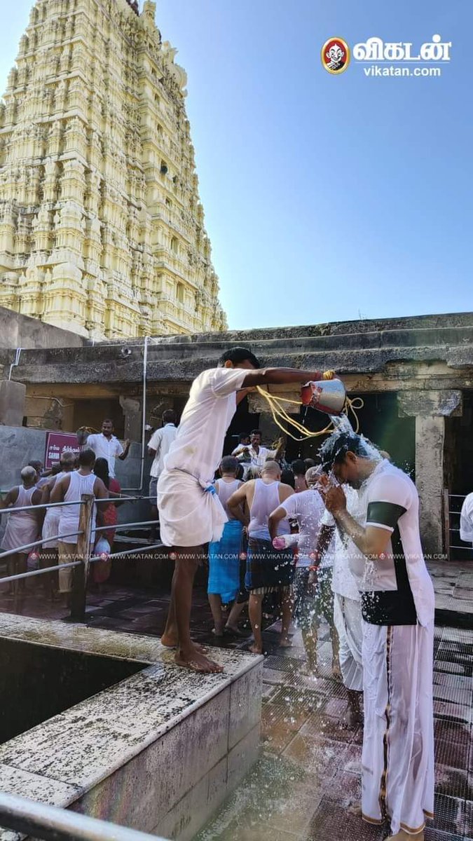 Bhairavinachiya's tweet photo. மஹாளய பட்சத்தையொட்டி ராமேஸ்வரம் வந்த பள்ளிக் கல்வித்துறை அமைச்சர் அன்பில் மகேஷ் பொய்யாமொழி தனுஷ்கோடியில் அருள்மிகு ராமநாதசுவாமி  கோவிலில் 21  தீர்த்தங்களில் புனித நீராடினார்.
 
இது இந்துல வருமா வராதா ?..... ஆ.ராசா அப்போ இவரையா சொன்னார்? ஒரே குழப்பமா இருக்கே! https://t.co/J8zz4DodGK