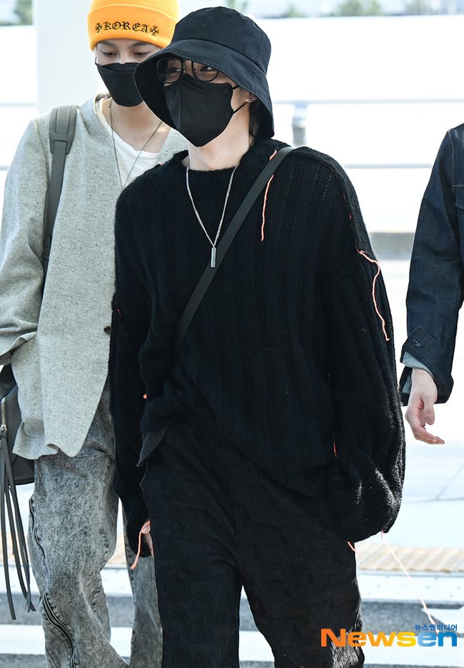 NeoMomentZone's tweet photo. [220921] @WayV_official 
#XIAOJUN #肖俊 #샤오쥔

at Incheon Airport heading to Indonesia   

#NCT #WayV #NMZ_WayV https://t.co/icrDdpwrmm