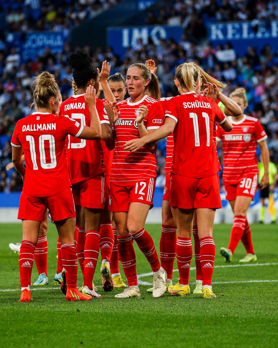 FCBfrauen's tweet photo. About last night 💫
#RealFCB in 📸👇
#FCBayern #MiaSanMia https://t.co/v3GaoVzjA3
