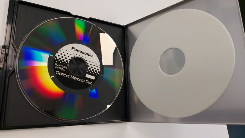 pro_device's tweet photo. 🔥Are there fans of archival data carriers? They are our passion. We not only develop demagnetization and destruction technologies. We also collect old archival storage media. Our collection is really huge - here is our latest prize.
#panasonic #storage #storagemedia #data https://t.co/UTt28fKlTt
