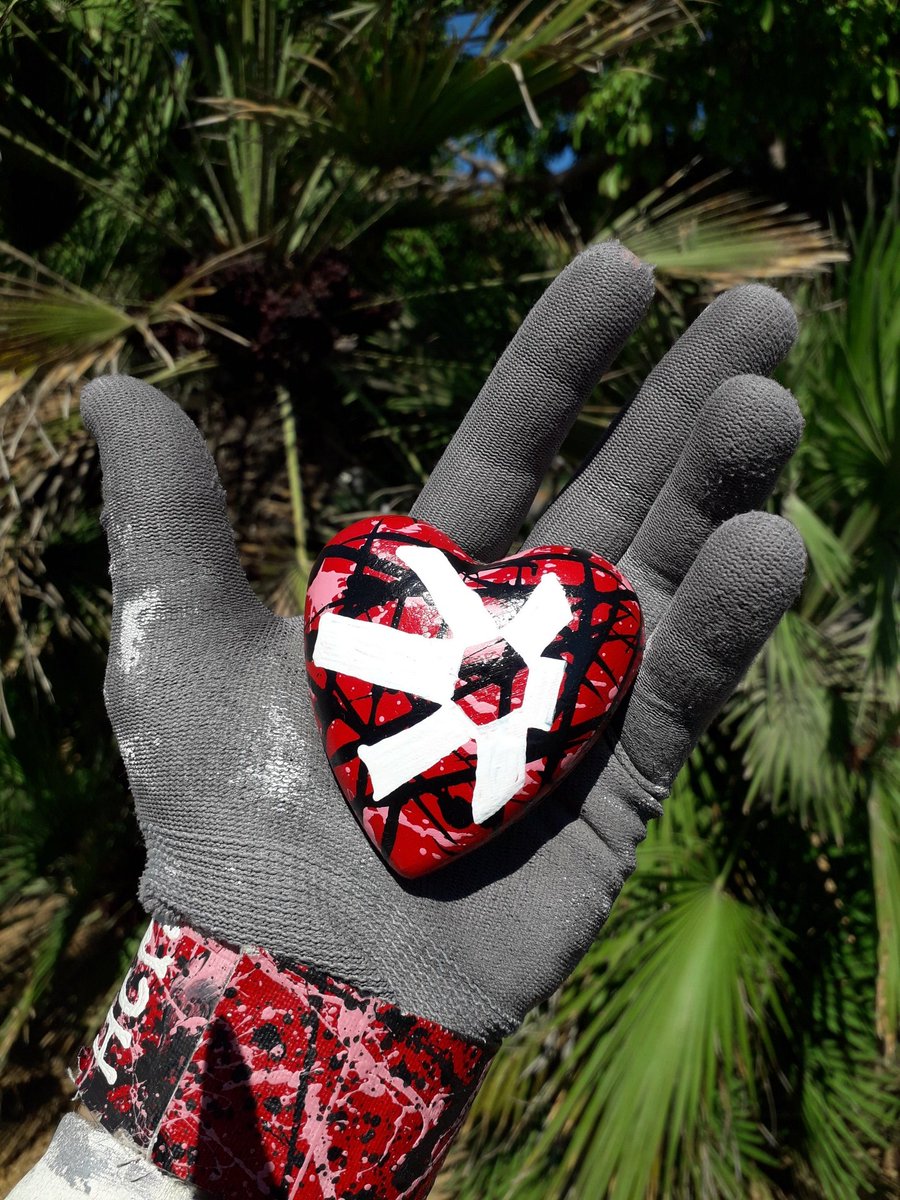 HeartcycleM's tweet photo. Hand painted hard polystyrene #Quant magnets available soon!
First 5 almost ready ♥️
Limited to 100.
Signed and numbered at the back.
The heart will be posted to you after you get the NFT!
More info soon! #QNT #quantastic #quantheart
Fancy one?
@QNTMami
@Legitcryptonerd https://t.co/VohIs7R9u9
