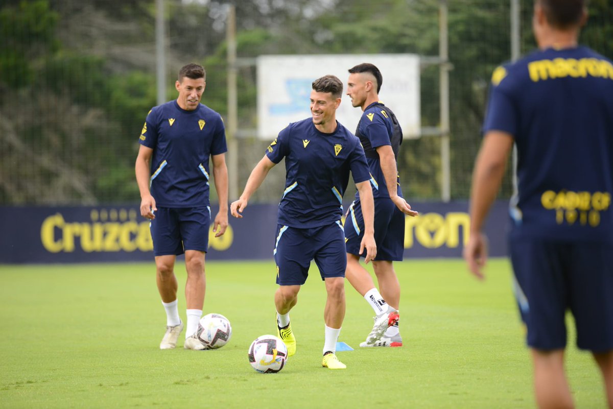 ⚽️ Another training session underway. We keep going! 👊
