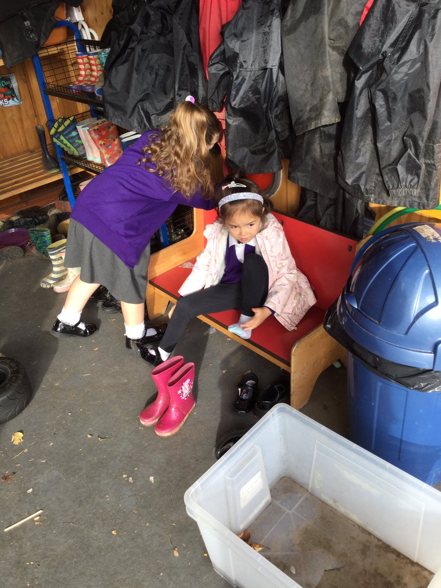 GarswoodNursery's tweet photo. Learning our routines and independently changing clothing for our digging pit @GarswoodPrimary #independence #mud #diggingforstrength https://t.co/SgZ4zZP6FK