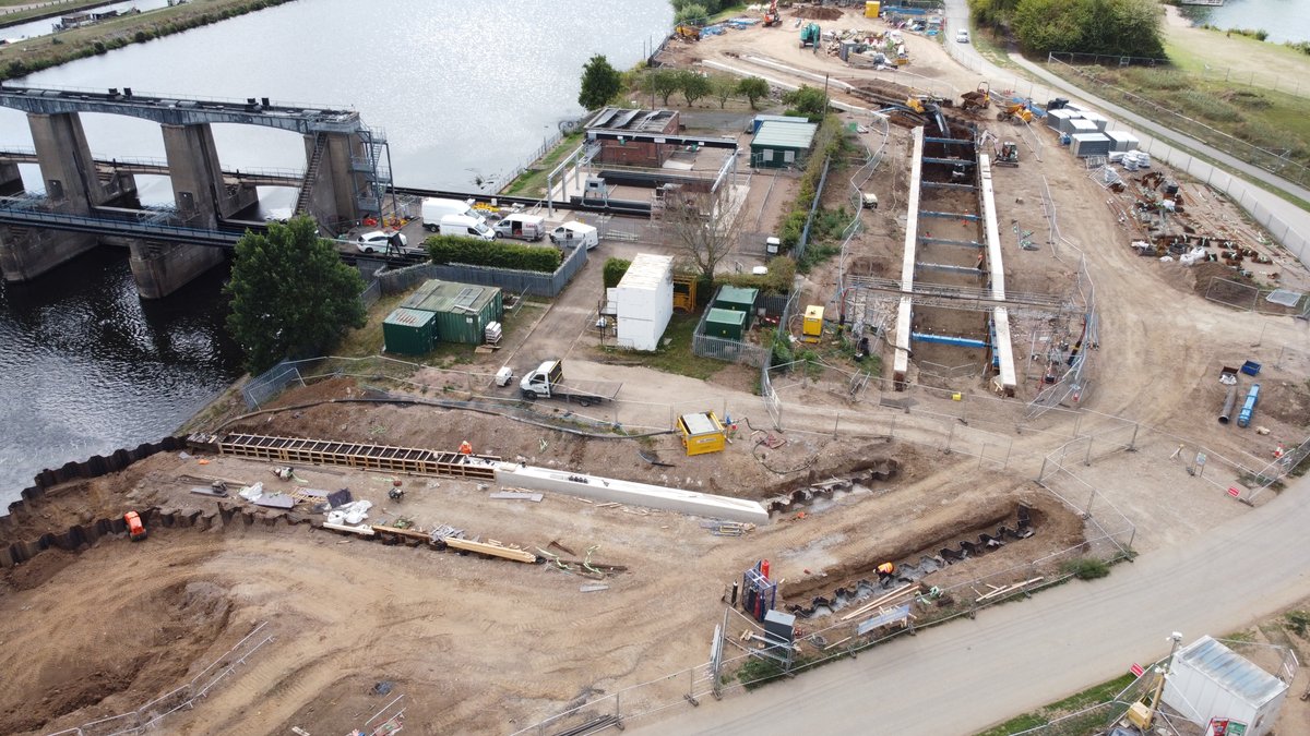 We're excited to see what will be the country's biggest #FishPass at #ColwickPark #Nottinghamshire taking shape.

All of the sheet piling works are now complete and the excavation works for the fish pass can now be seen in this birds eye view.

For more 👉consult.environment-agency.gov.uk/east-midlands/…