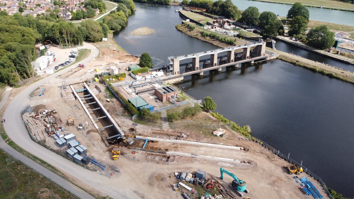 EnvAgencyMids's tweet image. We're excited to see what will be the country's biggest #FishPass at #ColwickPark #Nottinghamshire taking shape.

All of the sheet piling works are now complete and the excavation works for the fish pass can now be seen in this birds eye view.

For more 👉consult.environment-agency.gov.uk/east-midlands/…