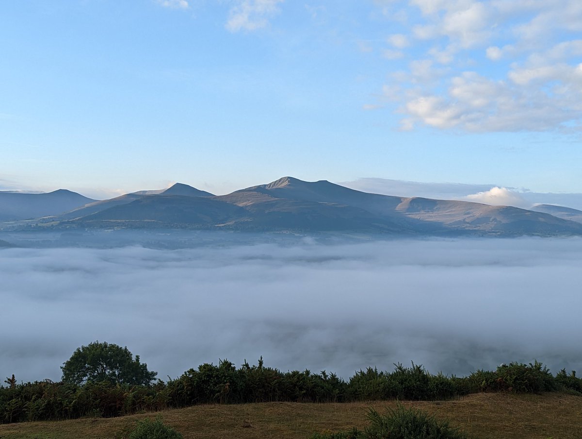 Some phone snaps from a beauty of a morning in the Brecon Beacons 🏴󠁧󠁢󠁷󠁬󠁳󠁿 #DiscoverCymru