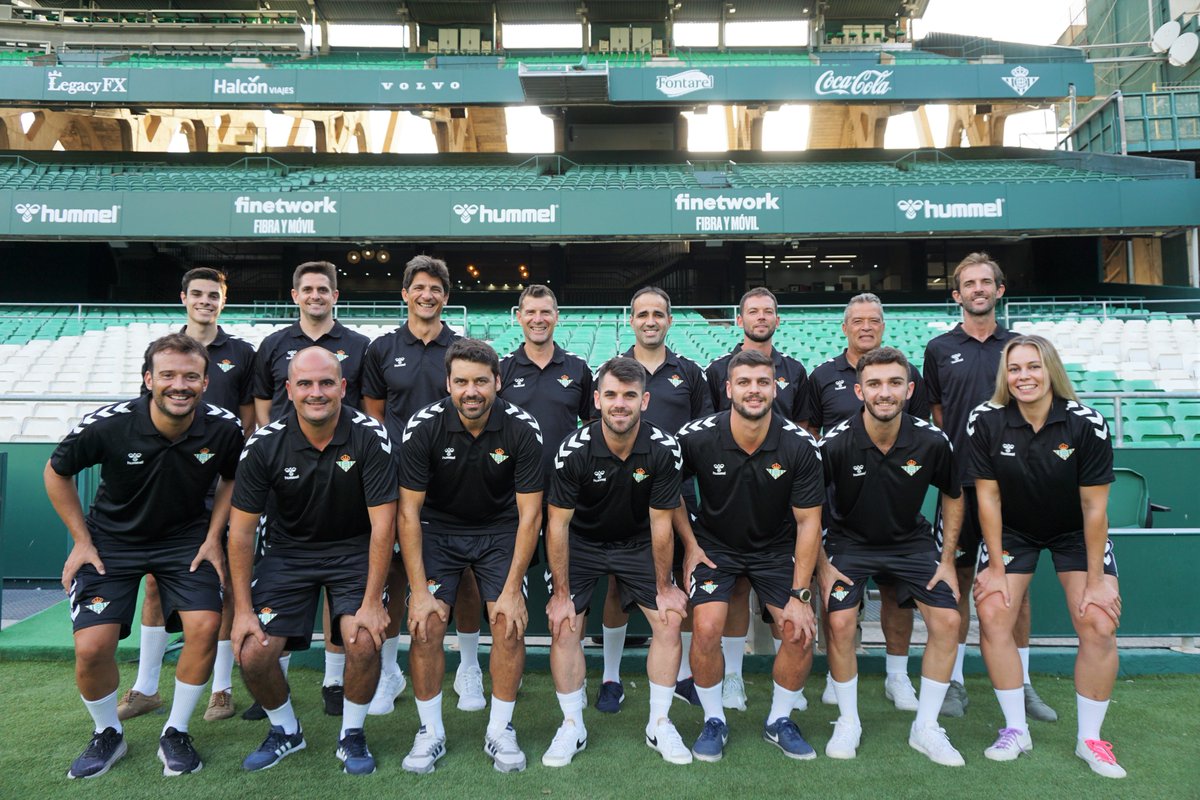 El <a href="/RealBetis/">Real Betis Balompié 🌴💚</a> presenta a los técnicos de su Escuela de fútbol para la temporada 2022-23 🆕💚 

La #EscuelaBetis comenzará esta tarde su décima campaña 😃🔝

➡️ realbetisbalompie.es/noticias/escue…