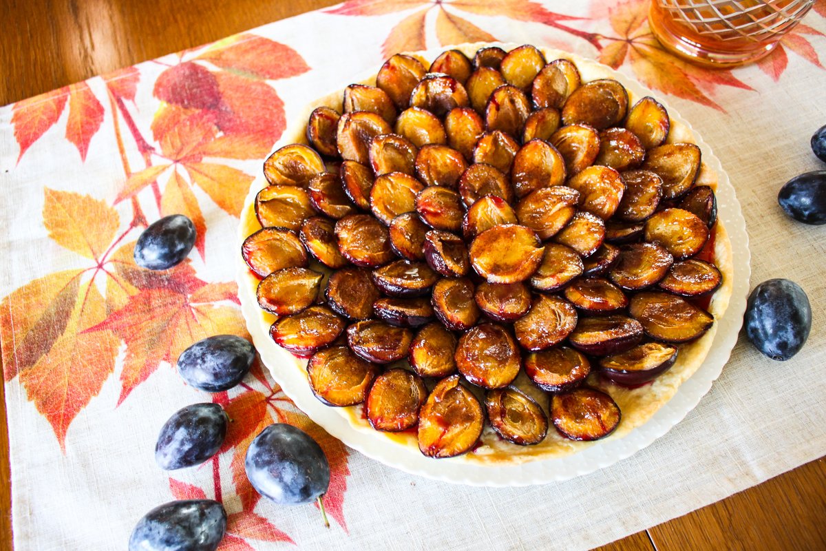 PaneBistecca's tweet photo. Zwetschgen Pie mit Zimt Guss, ganz wahnsinnig gut! https://t.co/vy7wgrIUrw
#zwetschgen #plums #kochtopfblogevent #pie @kochtopf #blogevent #suesses #sweet #dessert #fruechte #fruits #delicious #waehe #swissfood #schweiz https://t.co/UcIFuwkwpn
