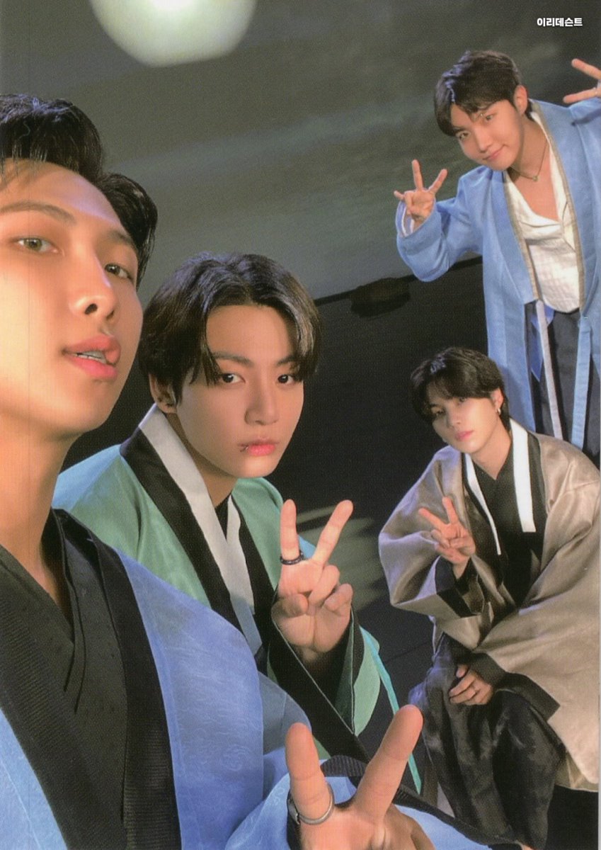 Iridescent9595's tweet image. [SCAN] BTS 2022 DALMAJUNG Cardigan (달마중 가디건) 포토카드 유닛

#rm #jin #suga #jhope #jimin #v #jungkook #bts  @BTS_twt ㅂ