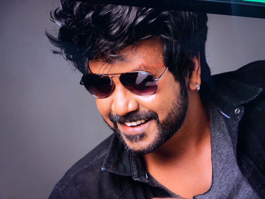 CineTimee's tweet photo. #Rudhran ! Stylish Look #RaghavaLawrence New Pictures !
#RudhranFromDec23 ! @offl_Lawrence ! @kathiresan_offl !
#CineTimee ! https://t.co/QCbHTF9xoy