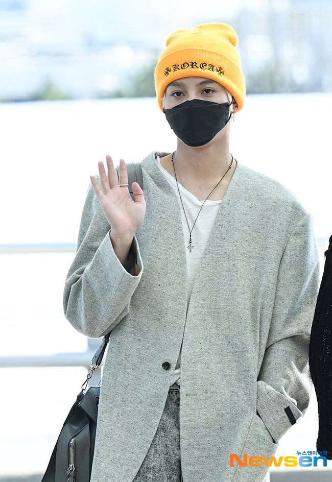 NeoMomentZone's tweet photo. [220921] @WayV_official 
#YANGYANG #刘扬扬 #양양

at Incheon Airport heading to Indonesia   

#NCT #WayV #NMZ_WayV https://t.co/SwaUxiwI5c