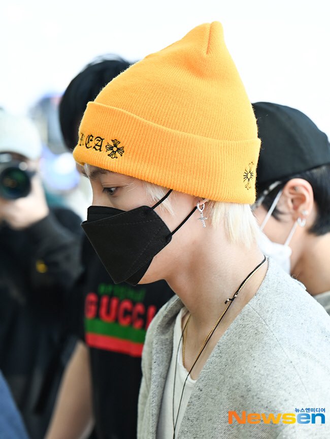 NeoMomentZone's tweet photo. [220921] @WayV_official 
#YANGYANG #刘扬扬 #양양

at Incheon Airport heading to Indonesia   

#NCT #WayV #NMZ_WayV https://t.co/SwaUxiwI5c