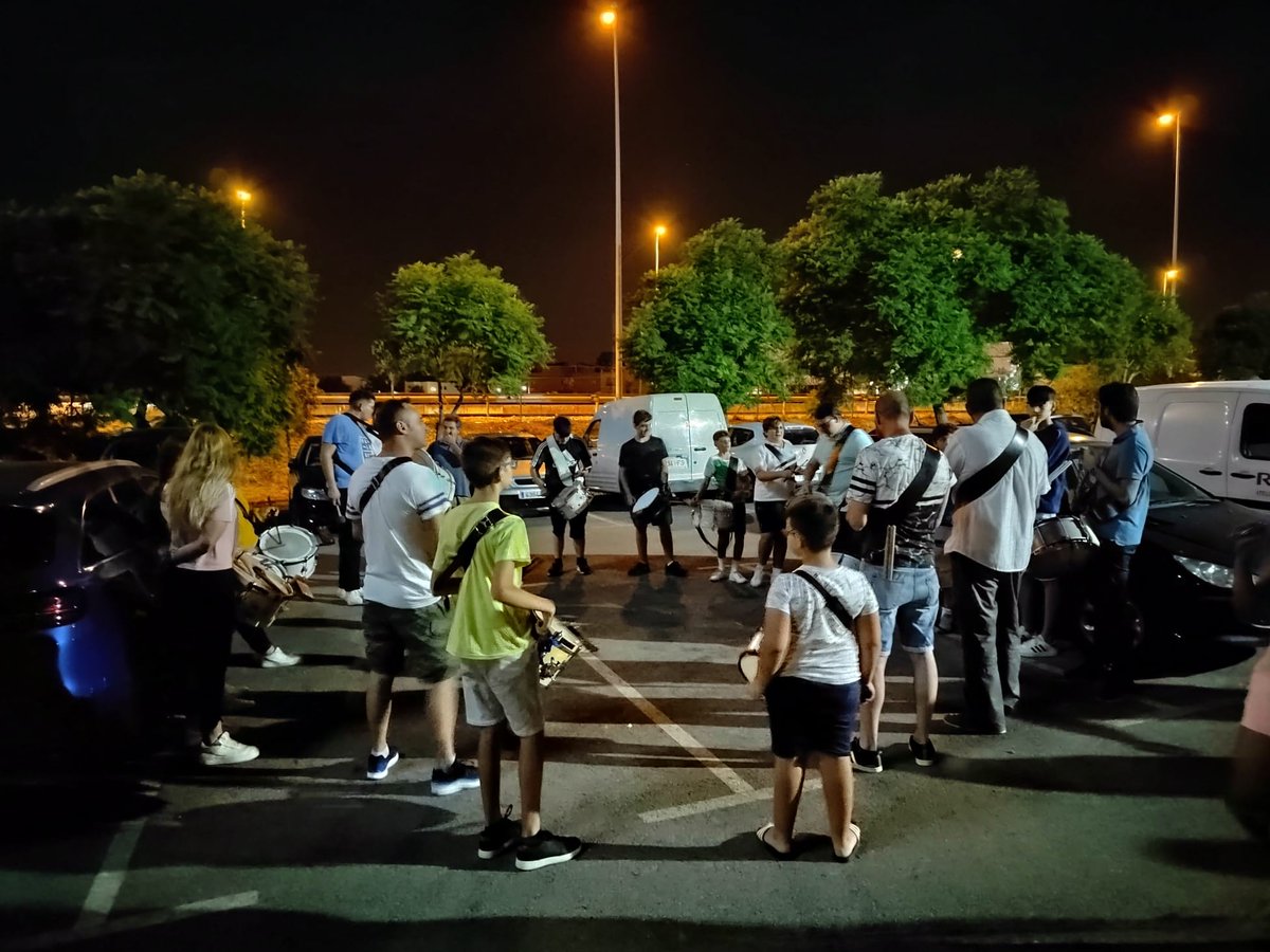 delacallereal's tweet photo. Gran ensayo ayer noche ...ese es el camino a seguir ..poco a poco se van juntando las piezas para formar un bonito puzzle ..#Sonesinmaculados #CalleReal  #AljarafeSevillano  #SonesdeunaMadrugá #GranPoder https://t.co/J92R2WCUDh