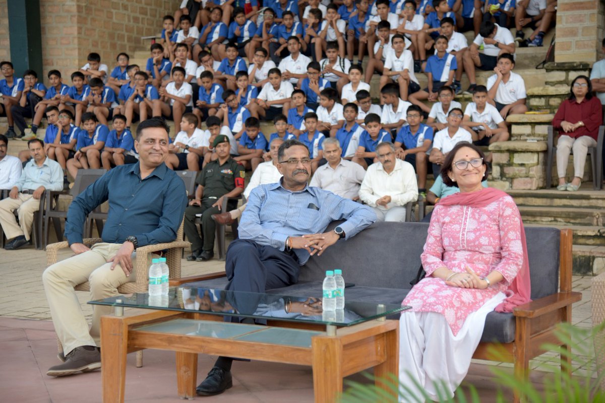 NccDteMPCG's tweet photo. #ADGvisit
Maj Gen AK Mahajan, ADG NCC, MP &amp; CG Dte visited The Scindia School/Gwalior Gp/ MP&amp;CG Dte &amp; witnessed Band Display by NCC cdts. He interacted interacted &amp; complemented the Principal, Staff and cdts for their great performance.
@HQ_DG_NCC
@drajaykumar_ias 
@PRODefNgp https://t.co/f3dxRm01WI