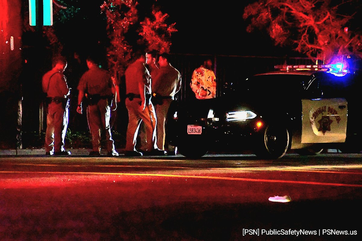 PSNews_Sac's tweet photo. #EARLIER #Fatal #AutoVsPed #AutoVsDog #HitAndRun
Watt Ave. at Edison Ave
Just before 11:30 P.M. Tuesday, crews responded to a fatal auto vs ped and dog incident. Officers are looking for a black Mirada or Jeep which was last seen northbound on Watt Ave. Investigation pending. https://t.co/og0KermCQJ