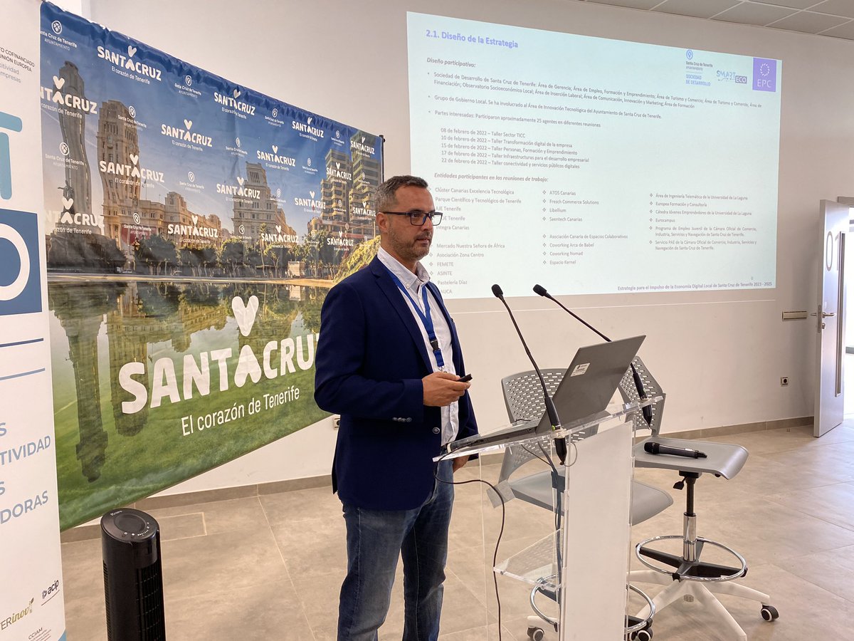 SocDesarrollo's tweet photo. Empieza @jlperfal, Coordinador de Empleo, Formación y Emprendimiento de @SocDesarrollo, quien explica los objetivos del programa #SmartEco y cómo impulsamos la economía digital en el ámbito local. “Creamos sinergias entre los distintos agentes innovadores”
#CongresoSmartEcoSC https://t.co/aDaXLNftMB