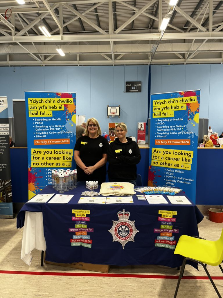 cat3009's tweet photo. Today we are at Sobell leisure centre in Aberdare to chat about the various career opportunities in South Wales police! Come down and see us! #SWPolice #joinus #jobs #careers #graduates #internship https://t.co/eOdZCiU7hy