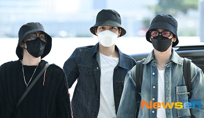 NeoMomentZone's tweet photo. [220921] @WayV_official 
#KUN #钱锟 #쿤
#XIAOJUN #肖俊 #샤오쥔
#HENDERY #黄冠亨 #헨드리

at Incheon Airport heading to Indonesia   

#NCT #WayV #NMZ_WayV https://t.co/TovjI7CBj9