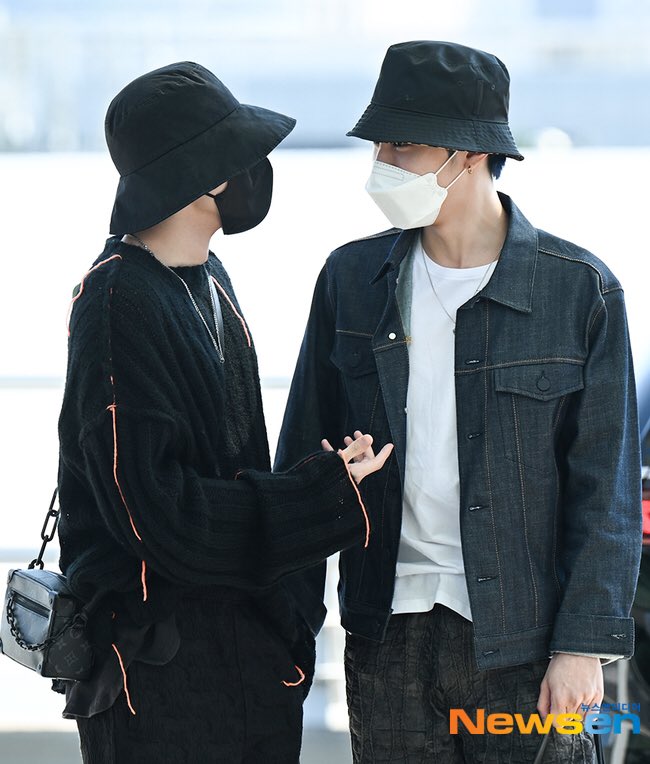 NeoMomentZone's tweet photo. [220921] @WayV_official 
#XIAOJUN #肖俊 #샤오쥔
#HENDERY #黄冠亨 #헨드리
#YANGYANG #刘扬扬 #양양

at Incheon Airport heading to Indonesia   

#NCT #WayV #NMZ_WayV https://t.co/5fJaMFmaJA
