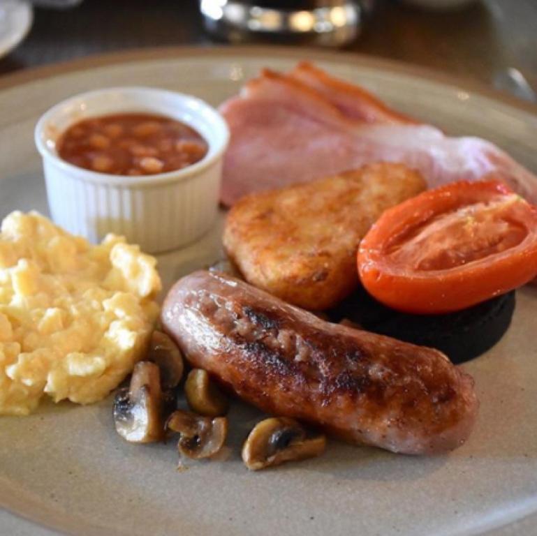 KentisburyG's tweet photo. Start your day with a delicious English breakfast...
Breakfast is available for residents and non-residents too! Join us from 8am - 10am daily.
Booking essential.
#Breakfast #EnglishBreakfast #DevonRestaurant #DevonBiz #EX31 #Lynton #Lynmouth #Bideford #Barnstaple #Ilfracombe https://t.co/DvT5NSVFow