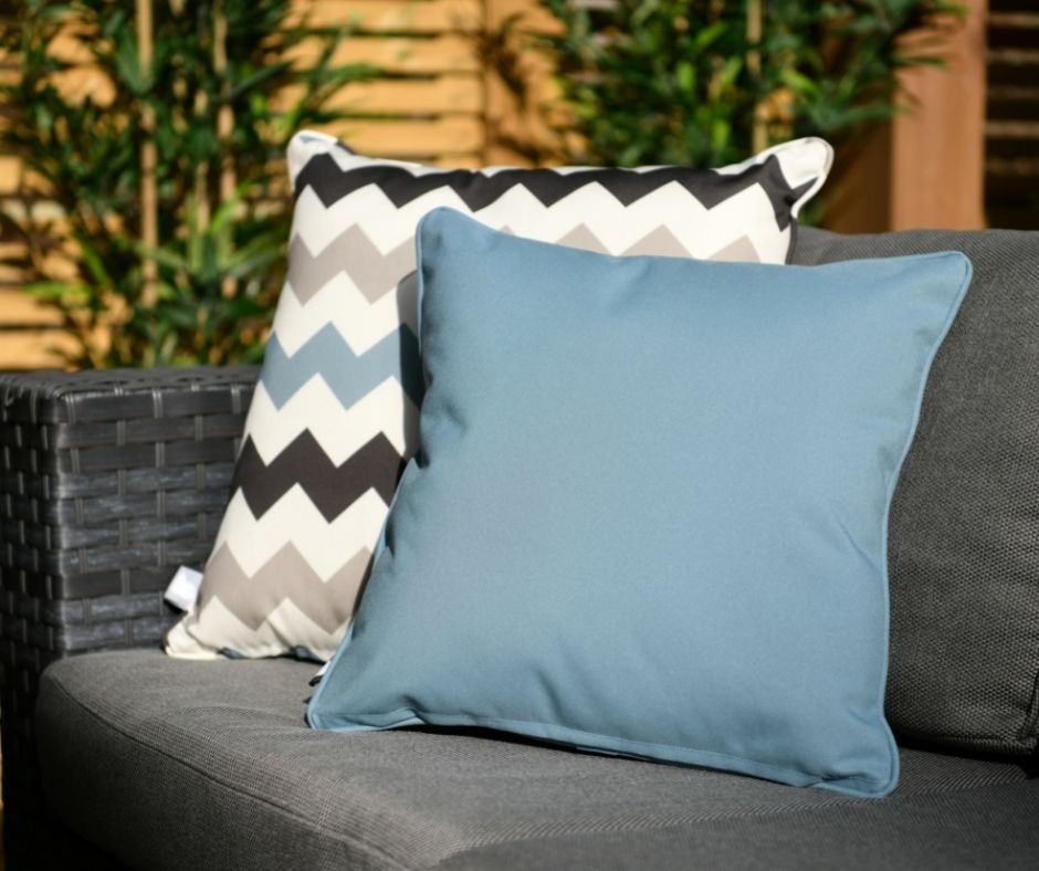 Have you explored our full range of Extreme Lounging products? Today we are spotlighting the beautiful (and waterproof) B Cushions! ☀️

Made in Britain from breathable, splash-proof 100% polyester wipe-clean fabric with an inner polyester cushion.

oaktreegardencentre.com/garden-furnitu…
