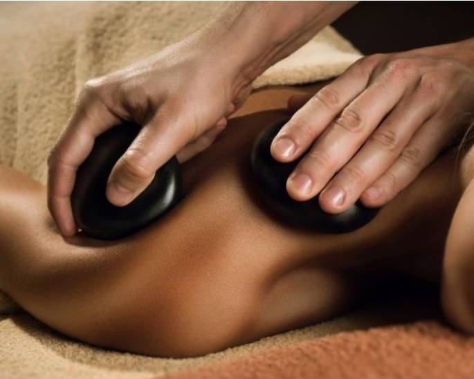 Did anyone else feel the temperature drop yesterday? Let’s get those hot stones heated!

Your treatment will start on one of our heated massage beds, in one of our warm and cosy, candle lit treatment rooms 😍

#hotstones #hotstonemassage #stonetherapy #stonemassage #massage