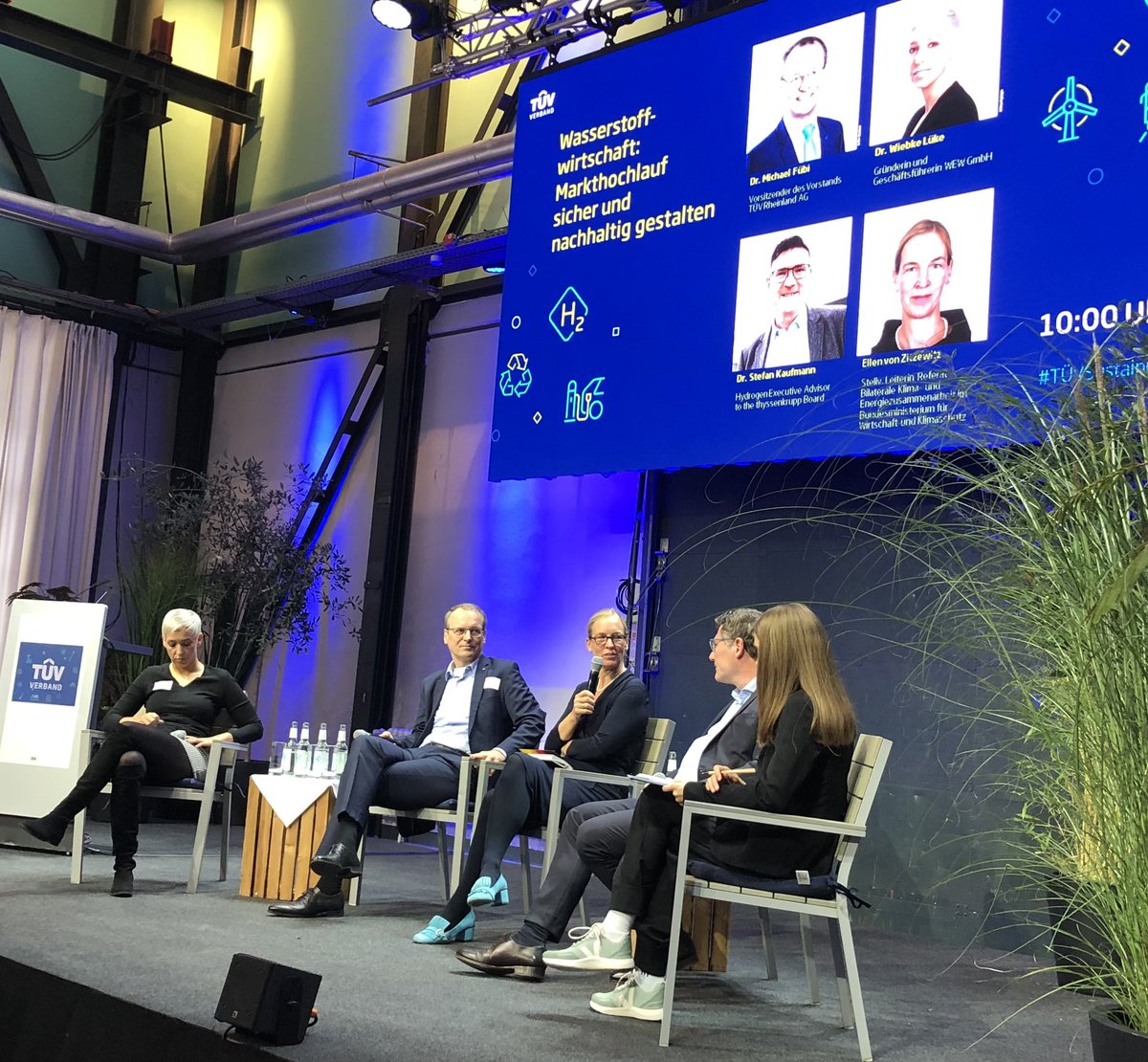 MauriceShahd's tweet photo. Super Talk zu #Wasserstoff und sein Beitrag zur #Energiewende bei der #TÜVSustainCon Jetzt noch reinschauen! https://t.co/2sxe9ca8LS https://t.co/hKuJm4wgny