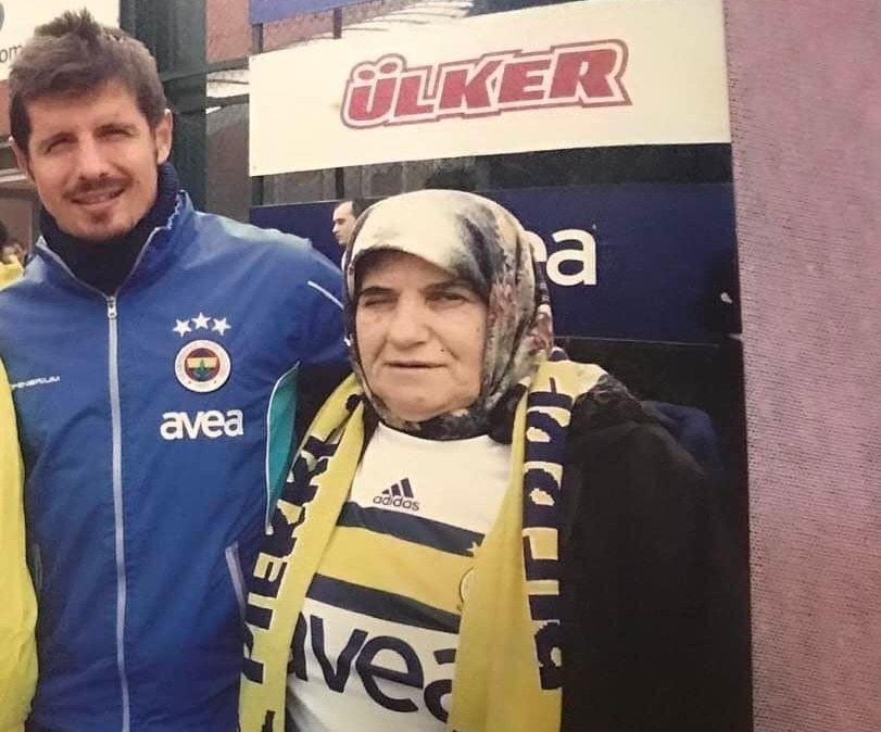 1907Bros's tweet photo. Fenerbahçe ve Artvin sevdalısı olarak tanınan, ömrünün 30 yılını Artvin’de geçiren 45 yıldır İstanbul’da yaşayan ve Fenerbahçe’nin hiçbir maçını kaçırmayan Gülsüm Boz, Covid-19'a karşı verdiği mücadeleyi 18 Eylül Pazar günü kaybederek hayata veda etti ve sonsuzluğa uğurlandı. https://t.co/1H0DeCbNsu