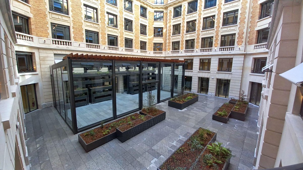 Une très belle opération livrée pour #Covivio : l'immeuble « Jean Goujon » situé à Paris 8e.
👔 MOA SCI du 21 rue Jean Goujon
🙋🏻 MOAD COVIVIO Dév.
📏 #Wilmotte &amp; Associés Architectes
📐 8 630 m²
👷🏻 MOEx #SCO <a href="/ESSORGroupe/">Essor</a>
⭐ Certif. : #HQE, #Breeam, #Biodivercity, #Osmoz, #R2S