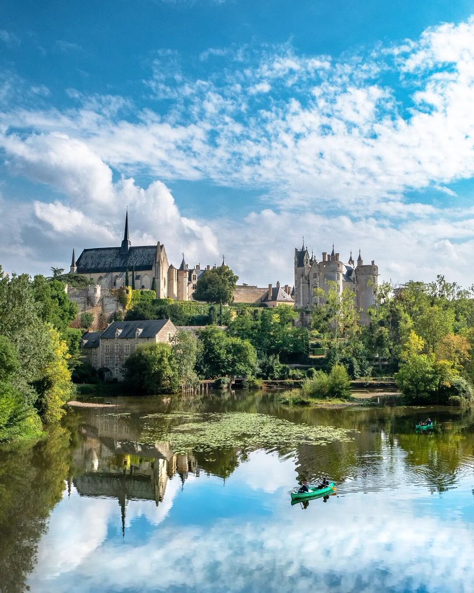 MyLoireValley's tweet photo. Incroyable cette vue sur le Thouet et cette magnifique cité d'Anjou.
Mais, connaissez-vous son nom ? 🧐
📸 didilemme (via Instagram) - #ValdeLoire #Anjou #Maineetloire https://t.co/GkCmMhRHne