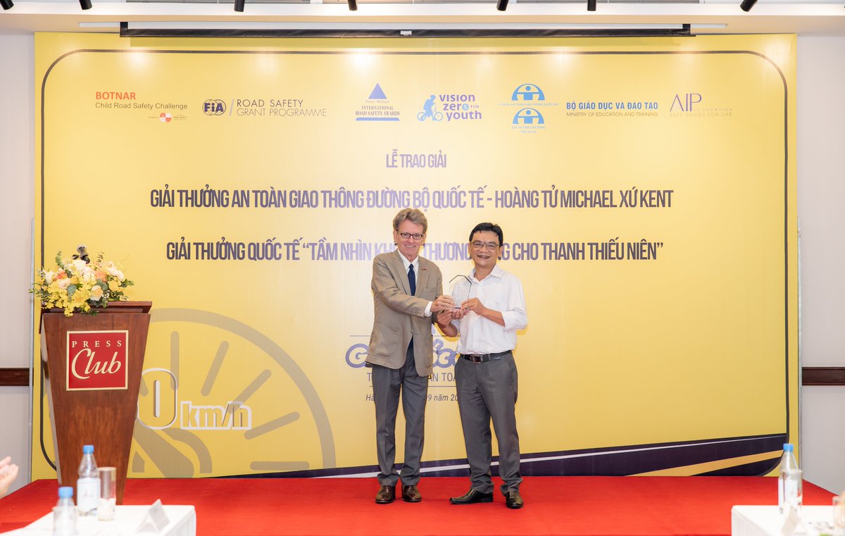 AIPFoundation's tweet photo. 🏆 National and local governments in central #Vietnam receive two prestigious #international awards, PMRSA and the VZYL, for prioritizing safe #school zones to #safeguard every child’s journey to school! 
↪️Read more: 
https://t.co/fJa9VMY1OM
  #walkrollschool #hsrcinfo #awards https://t.co/4TjmyLvuHU