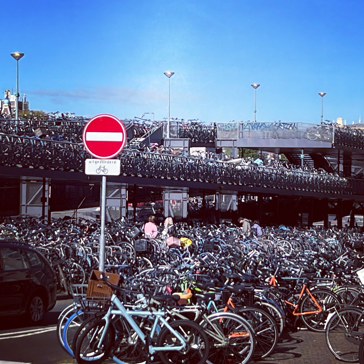 hpheil82's tweet photo. Must be in Amsterdam. https://t.co/KGXQTyjK3T